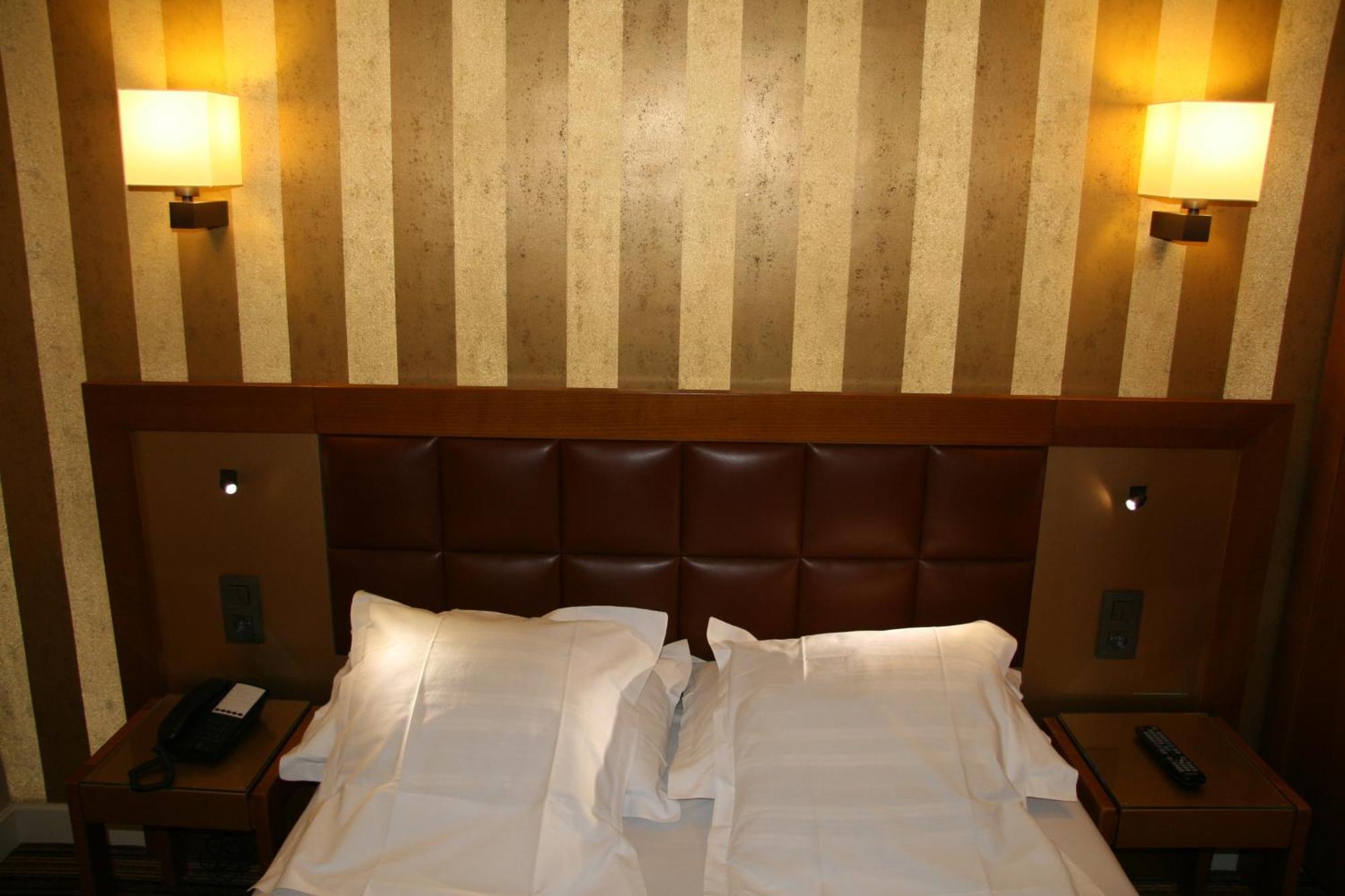 Hotel Bellevue Saint-Lazare París Exterior foto