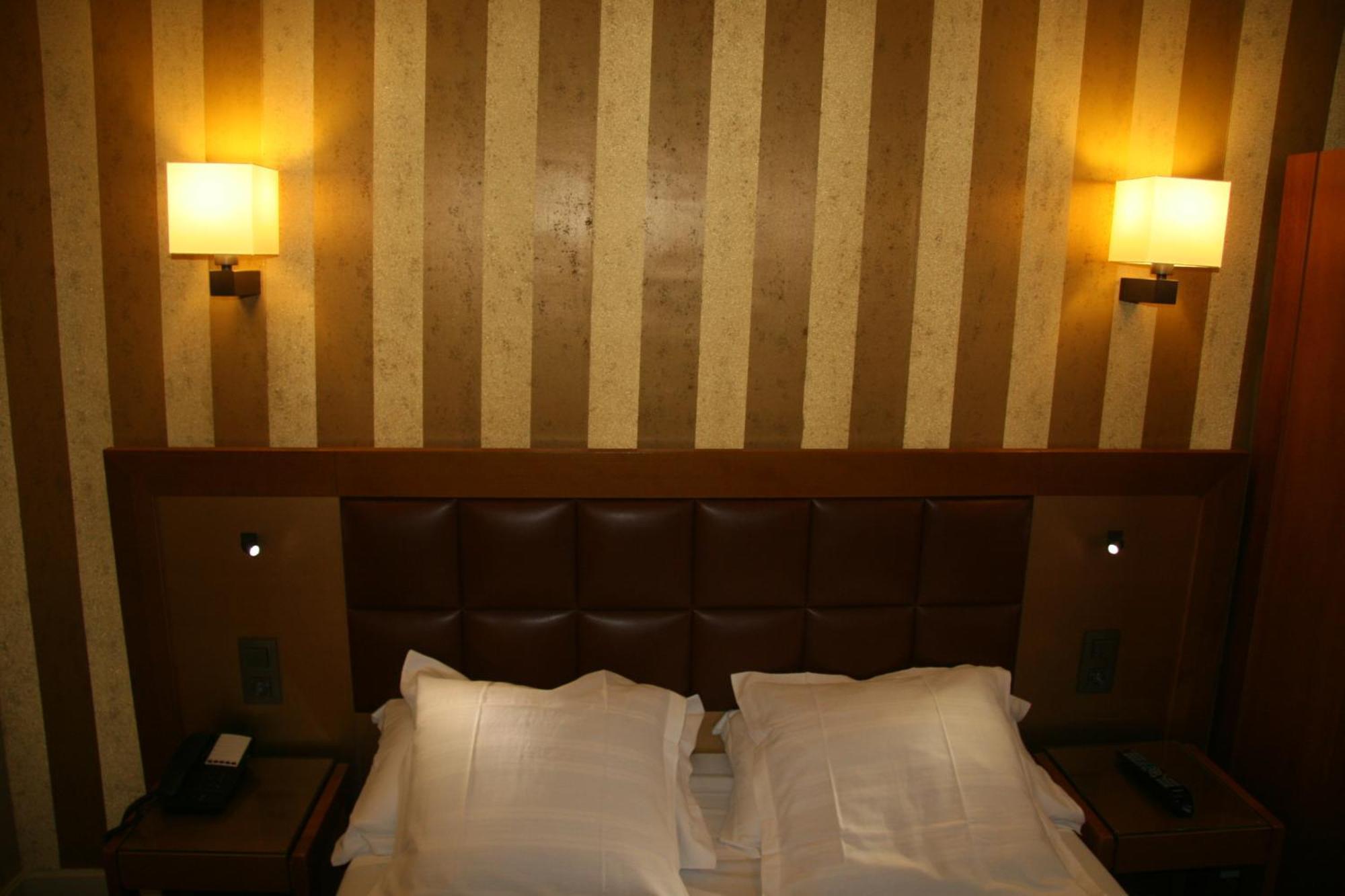 Hotel Bellevue Saint-Lazare París Exterior foto
